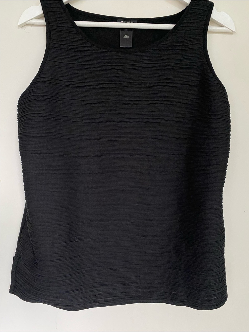 Ann Taylor Black Textured Scoop Tank